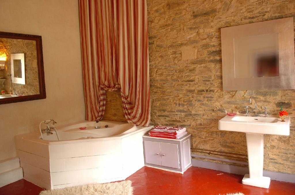 Bed and Breakfast Château du Boschet Bourg-des-Comptes Zimmer foto